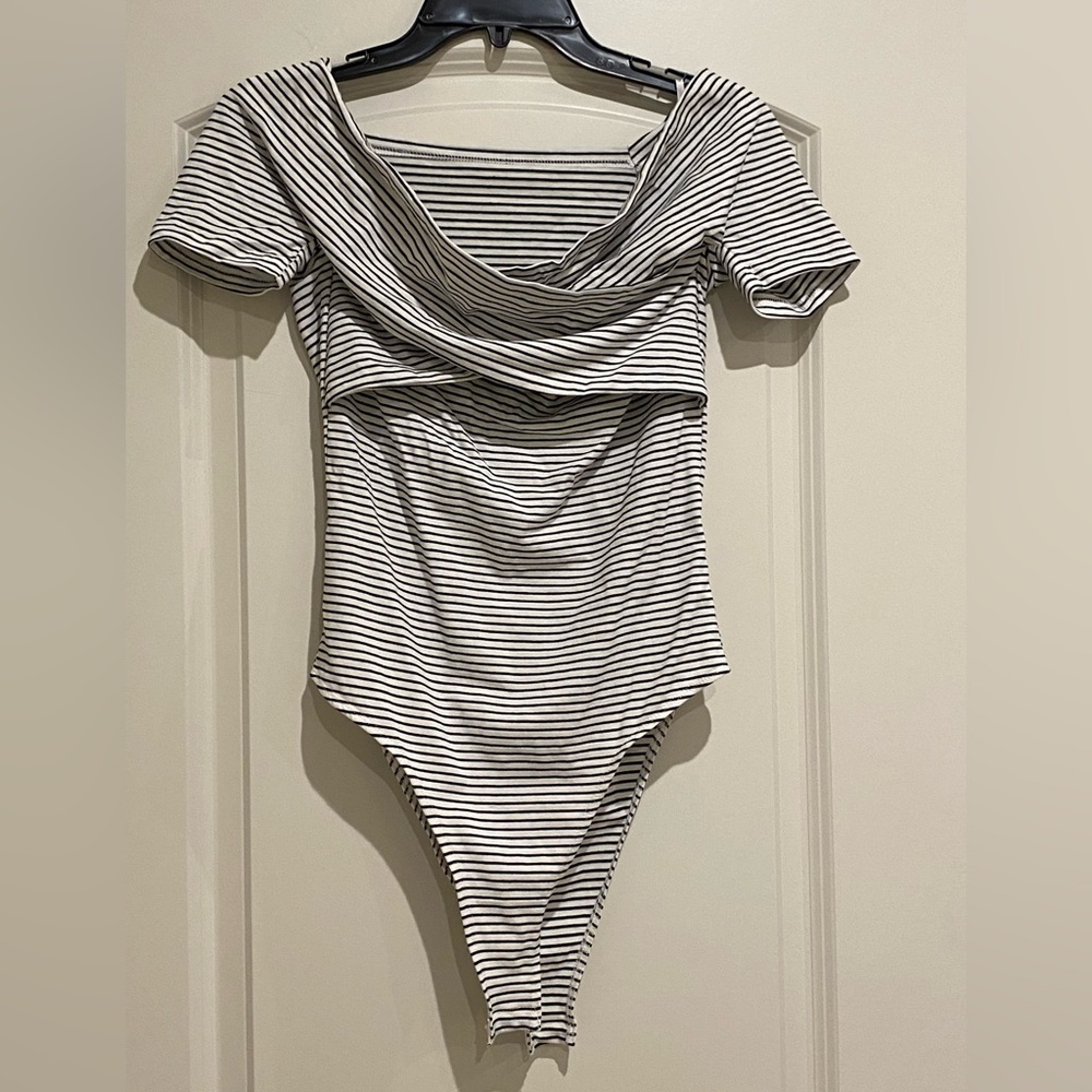 Never worn* Off shoulder Bodysuit